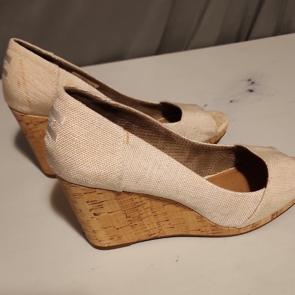 Toms Cream Wedge Shoes with Peep Toe Design - Picture 7 of 9